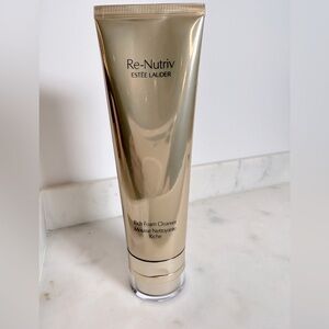 Estēe Lauder Re-Nutriv Rich foam cleanser